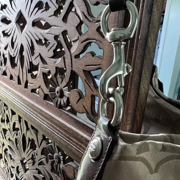 Authentic Coach Hobo Signature shoulder bag. Needs cleaning, no major wear. - Picture 14 of 15